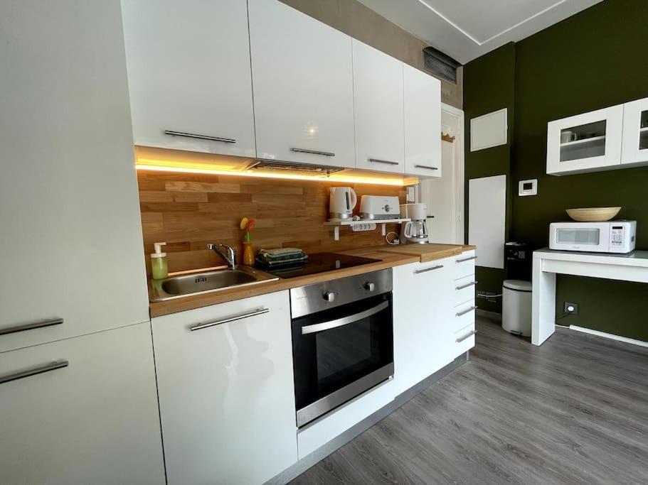 La Room: Seaside Apartment + Terrace + Parking Menton Exterior photo